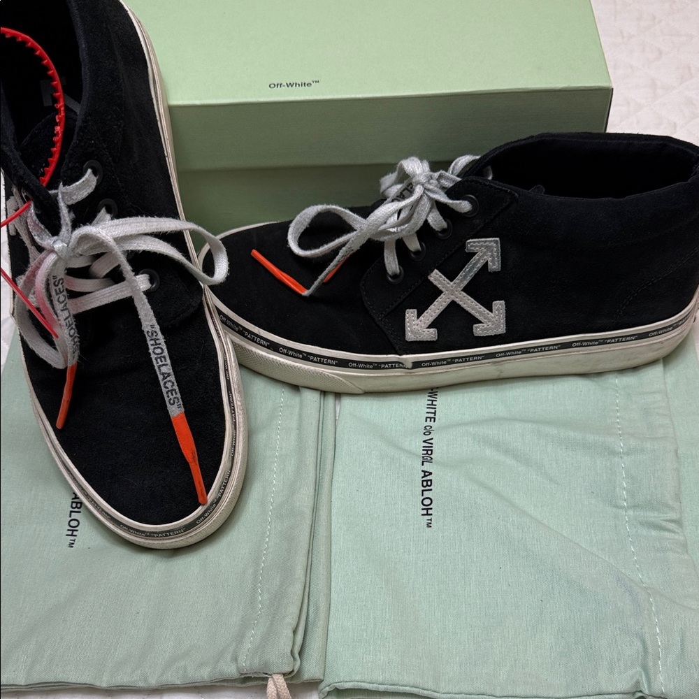 Off-White Black and White Arrow Sneakers